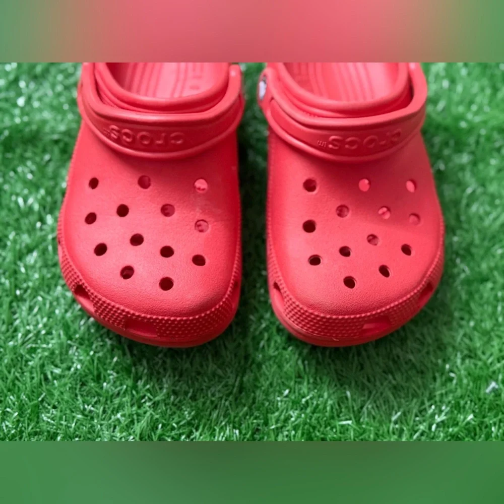 Crocs Unisex Red Clogs Size M-5 W-7‎